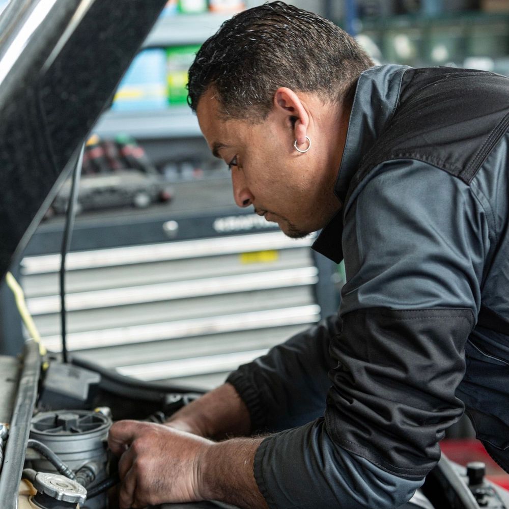 Trustoo Specialist checking engine closely