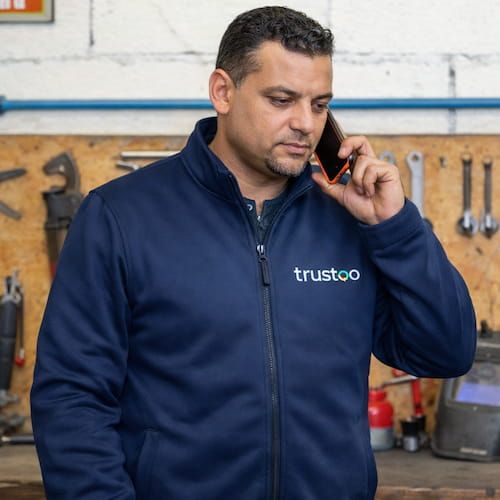 Trustoo Specialist on the phone